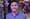 homem pardo de camisa azul sorrindo