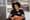 mulher negra faland